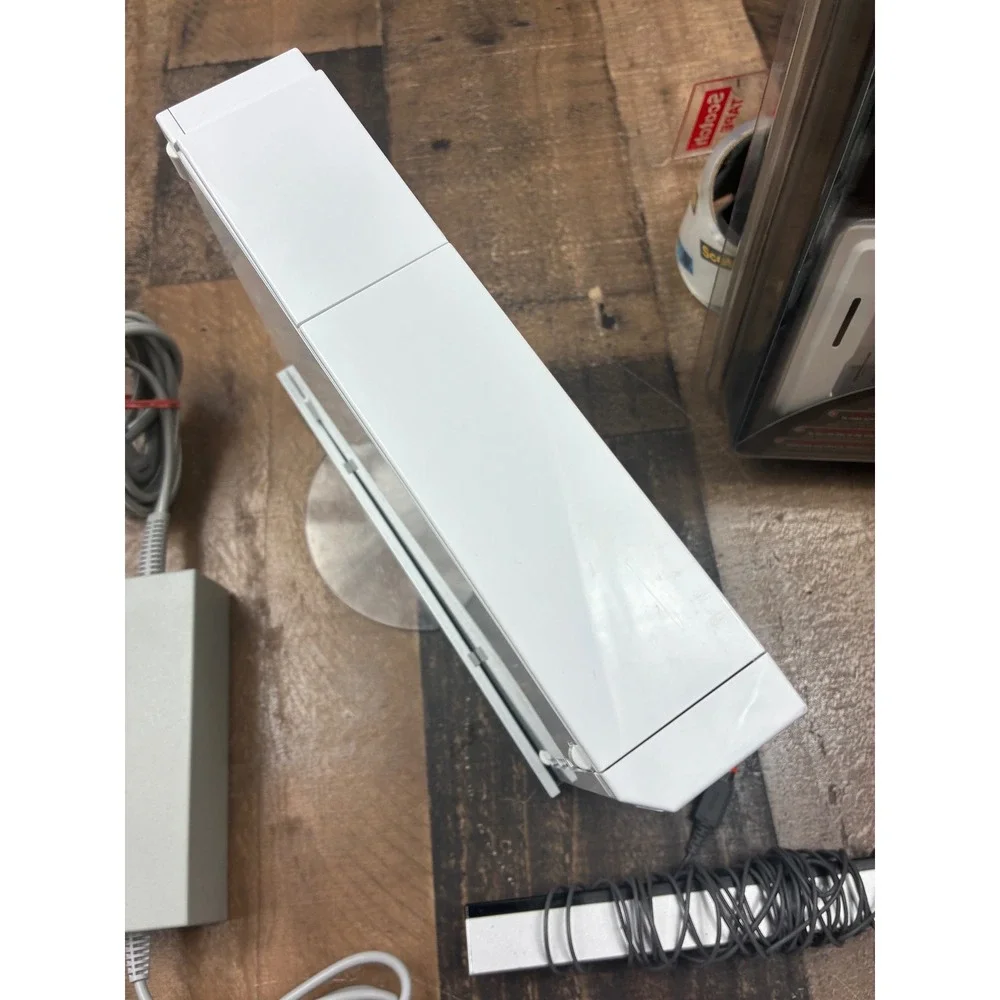 Nintendo Wii Console White Bundle RVL-001 2 Remotes 6 Games Gigaware Charger
